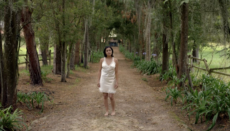 Paulina Gaitan as Tata (Screenshot: Netflix)